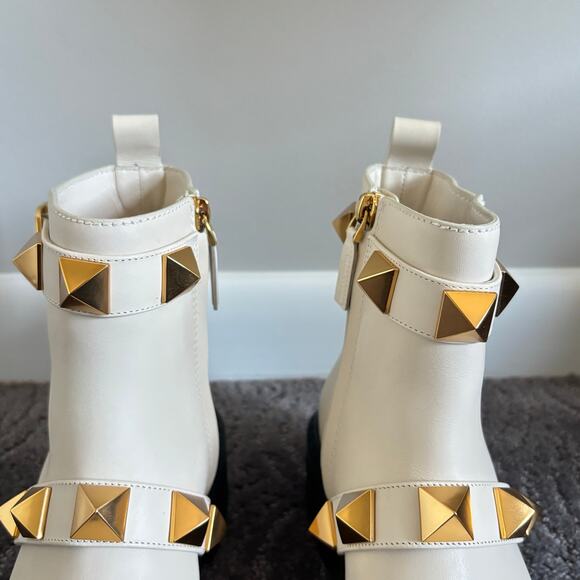 Valentino Garavani Roman Stud Combat Boots White Leather Chelsea Ankle Size 37 - Picture 5 of 16
